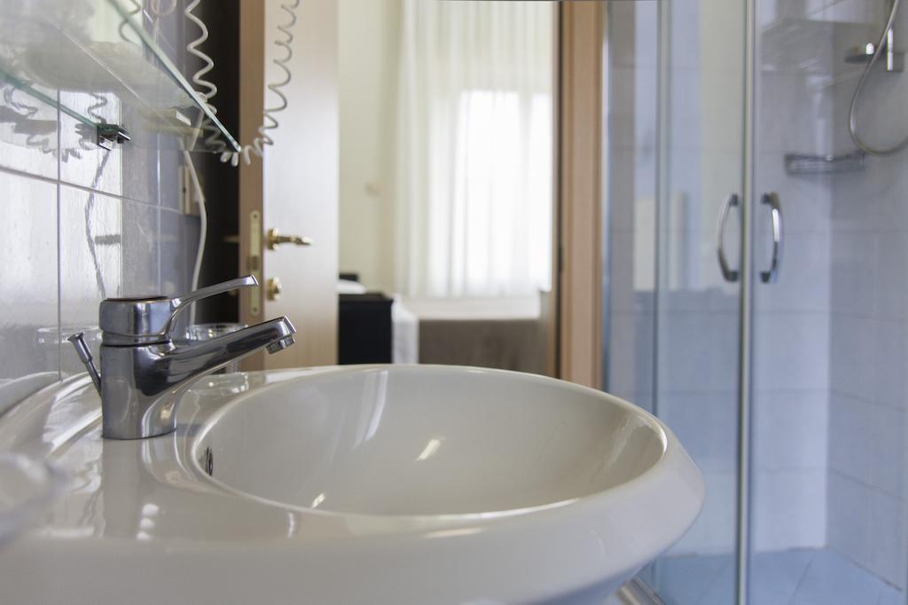Hotel Brasile Монтекатини-Терме Номер фото